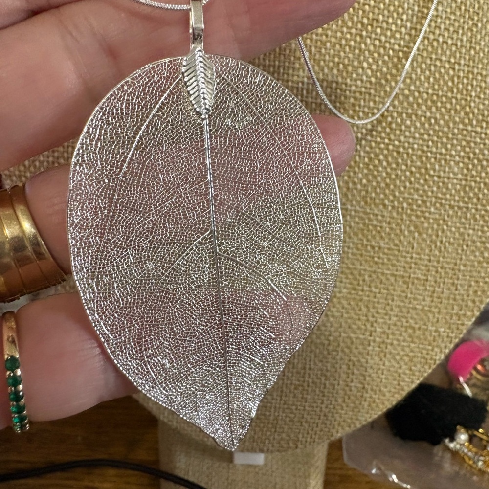 N81 Natural Silver Leaf Pendant Necklace